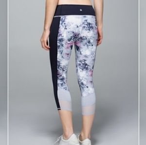 Lululemon If You're Lucky Crop navy & gray floral